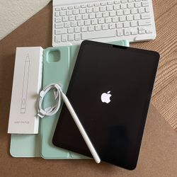 Apple iPad Air 5th Generation (M1 chip / 2022) 64GB with keyboard, pencil & Accessories 