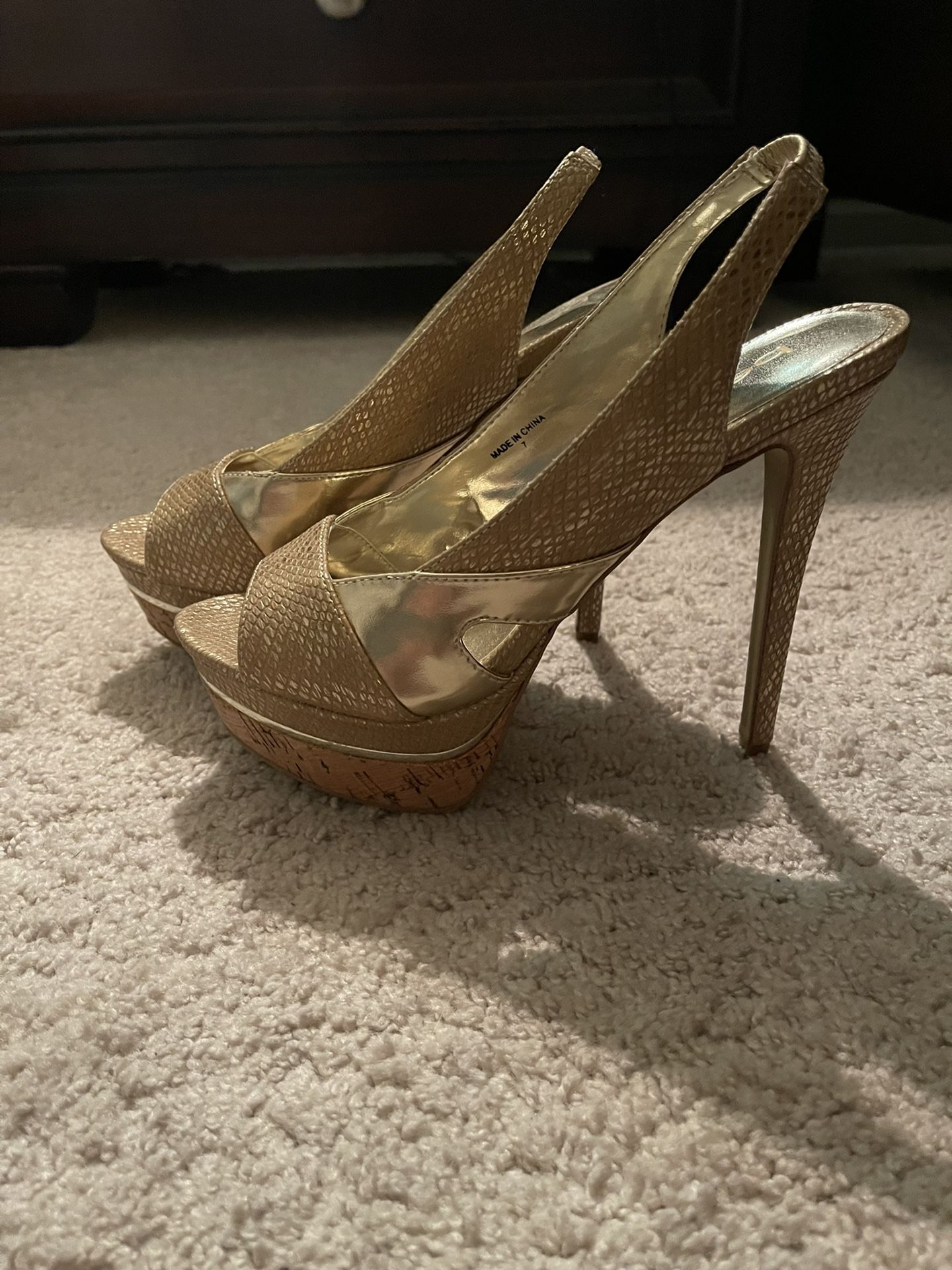 Gorgeous BEBE heels Size 7 New!