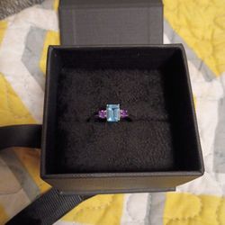 Beautiful Gold Ring , A Great Gift For You Lady In Your Life