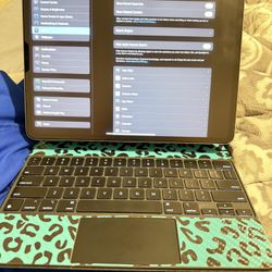 12.9 iPad Pro 6th Gen With Keyboard And Screen Protector