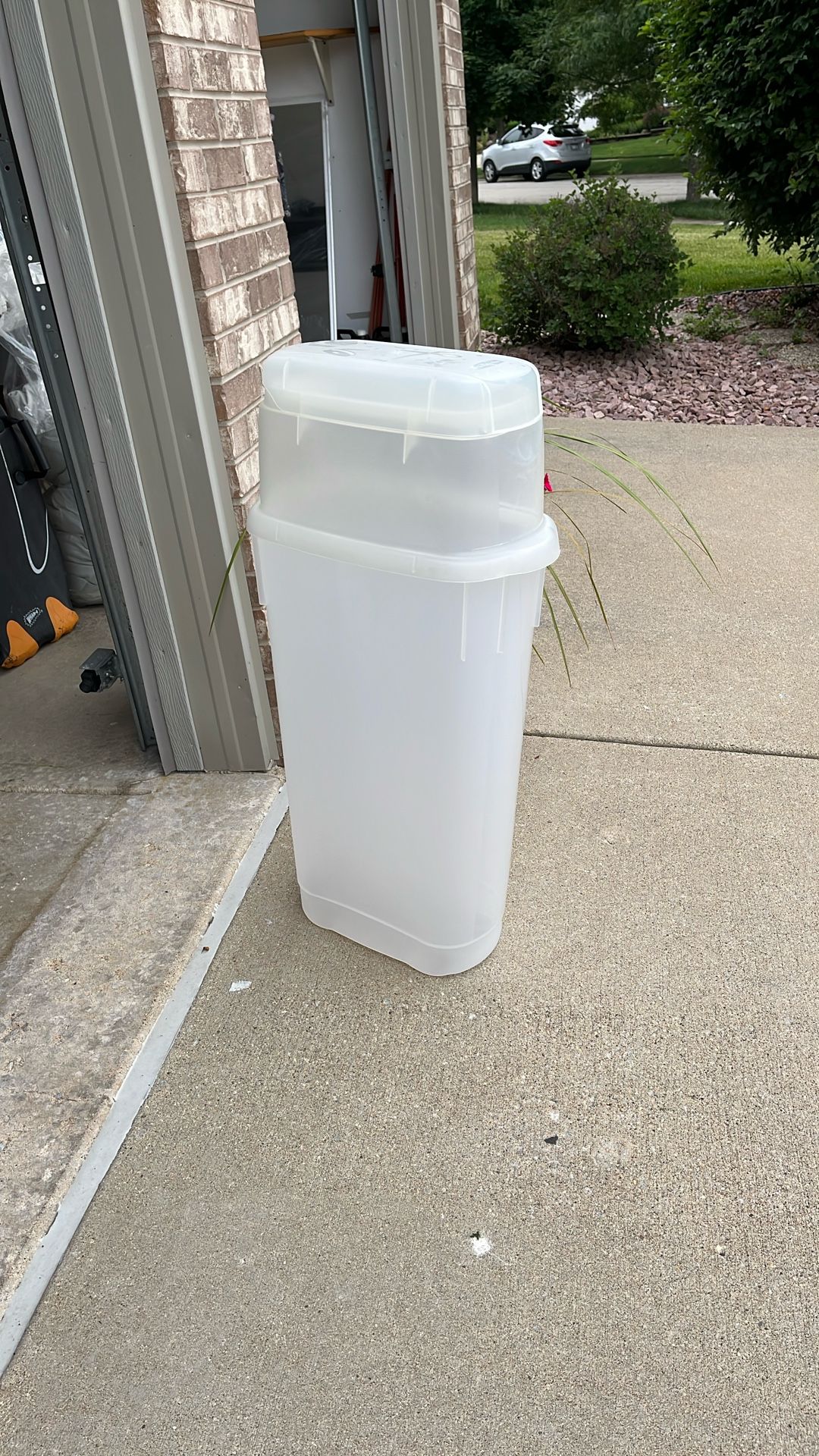 Rubbermaid Wrapping Paper Storage
