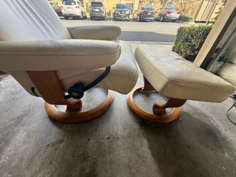 Stressless Reclining Chair (leather)