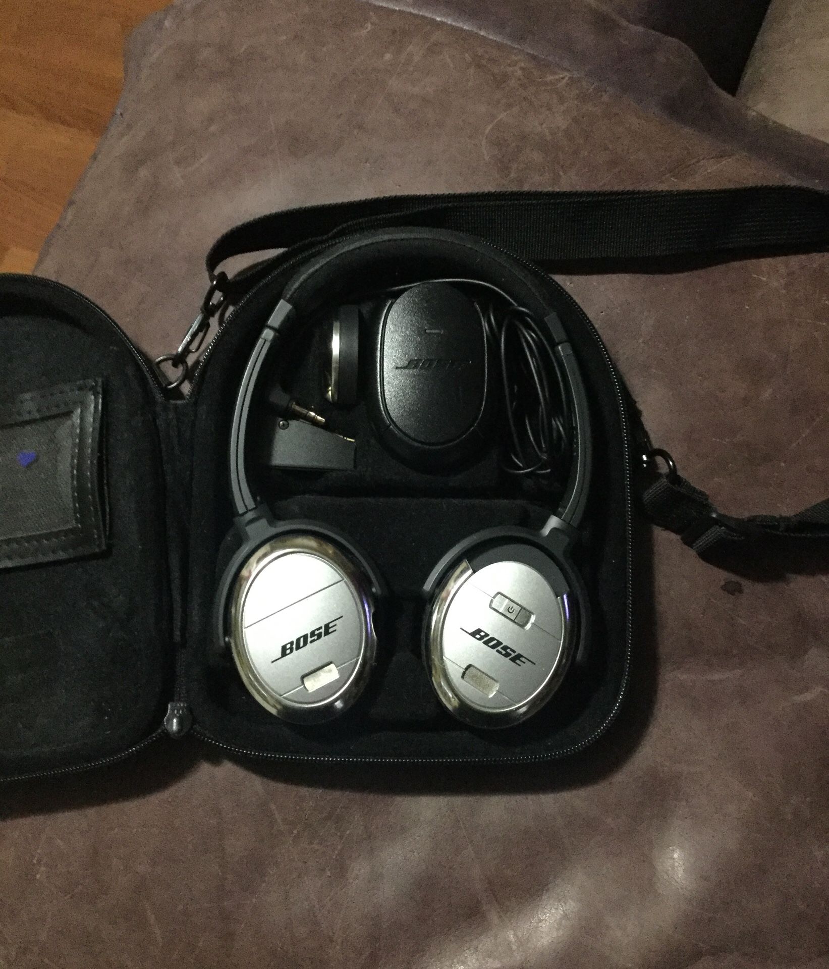 Bose noise cancelling headphones