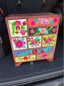 Jewelry box / storage