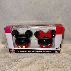 Mickey mouse and Minnie mouse Walt Disney SALT AND PEPPER SHAKERS! 