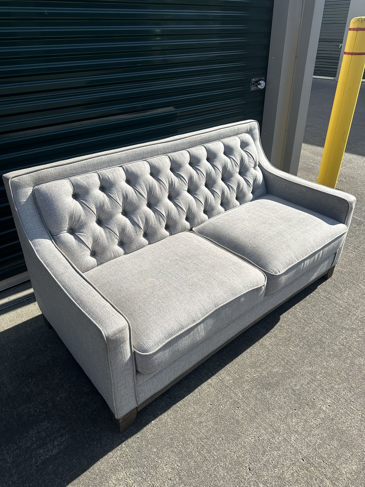 Beige Tufted Loveseat Sofa 🛋️ FREE DELIVERY 🚚