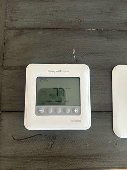 Honeywell Thermostat Lightly Used
