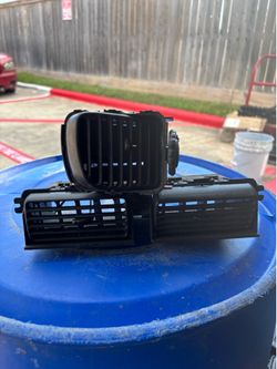 NISSAN HARDBODY AC VENTS (94-97 round dash)