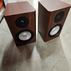 Axiom  M3 v3 speaker