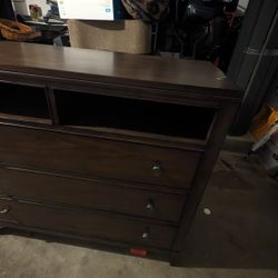 BassettTV Stand/Dresser