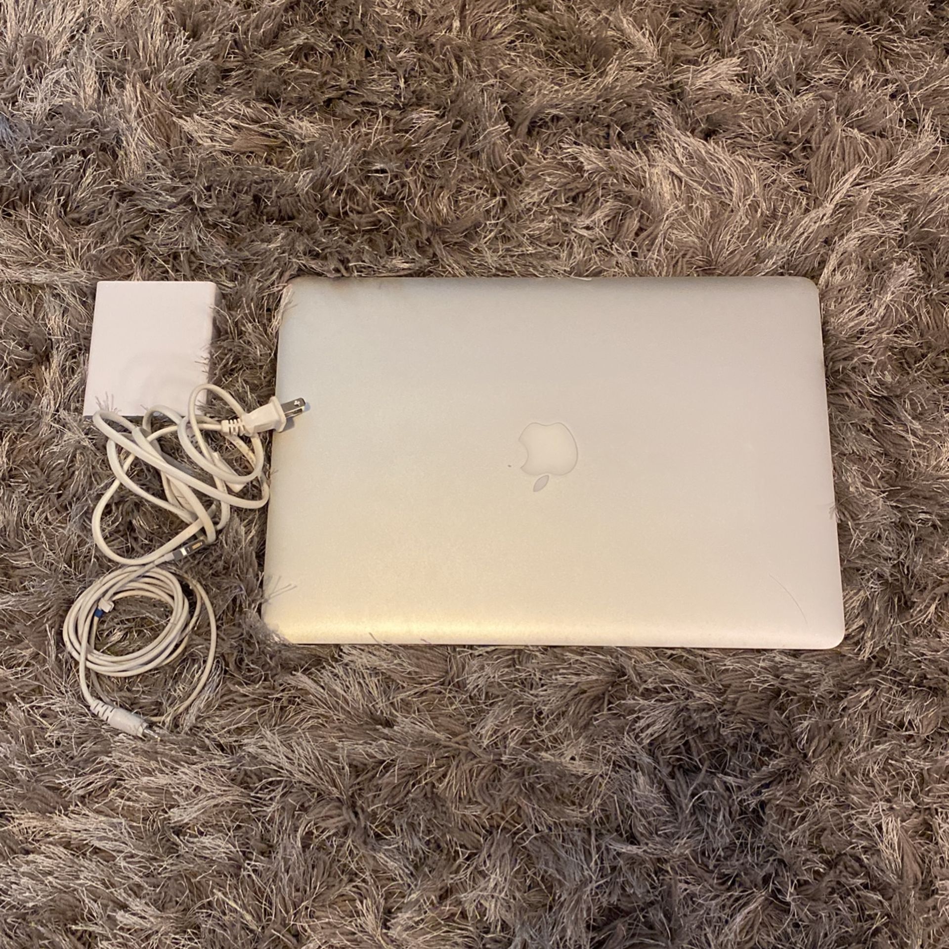 MacBook Pro *NEEDS REPAIR*