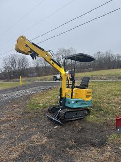 DM100 – 36” Wide – 1 Ton Mini Excavator – $3,000 Til 12/1