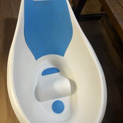 Munchkin® Sit & Soak Baby Bath Tub