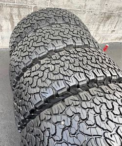 285/65/18 bfgoodrich 📍📍 Vendo un set de llantas con 80% de vida las 4 📍🌟
