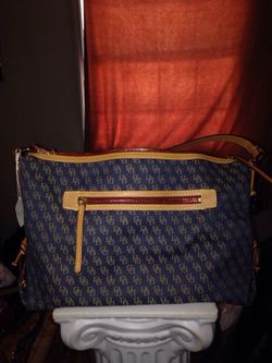 Dooney & bourke bag