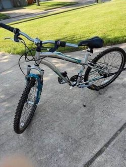 77546 26” adult Schwinn Mirada recreational mountain bike bicycle