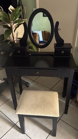 Black Cottage Design Vanity With Stool