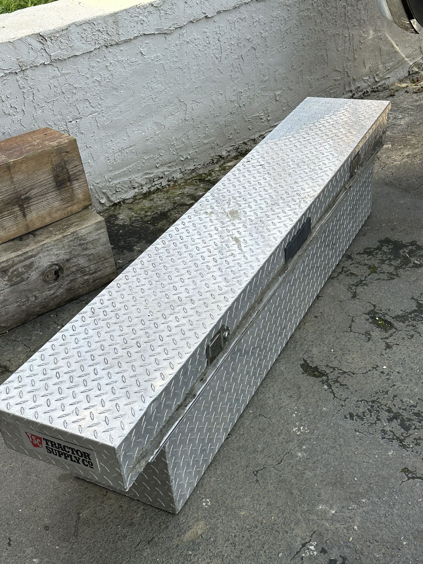 Pick up truck toolbox