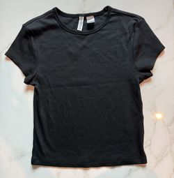 Black - Divided - Ribbed T SHIRT - Size SMALL - Never worn