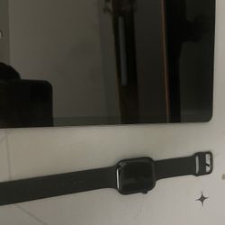 Apple Watch Series 8/ IPad 6th gen