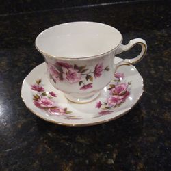 Queen Anne Bone China Floral Teacup/Saucer