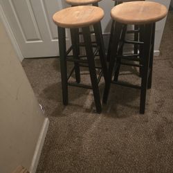 FOUR  , 30 Inch Bar Stools IN GREAT CONDITION! BLACK AND LIGHT WOOD TOPS! All 4 Stools For75.00 