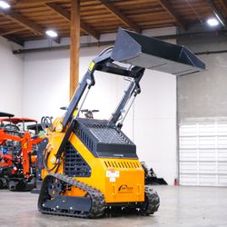 Weight Lifter - Back Saver! Powerful 24hp mini skid steer w/aux hydraulic