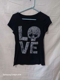 Black Skull LOVE Graphic T-Shirt