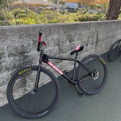 Throne the marathon 29”