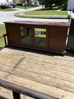 TV stand hold up to 70 inch TV