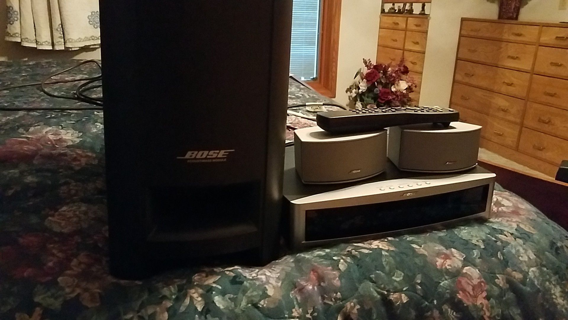 Bose acqustimass module system with nice speakers and a receiver