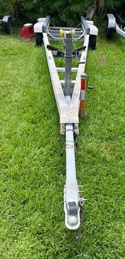 Aluminum triple torsion Axel trailer up to 30’ boat sir 10,500lb. New axels, new hubs. Ready to load…