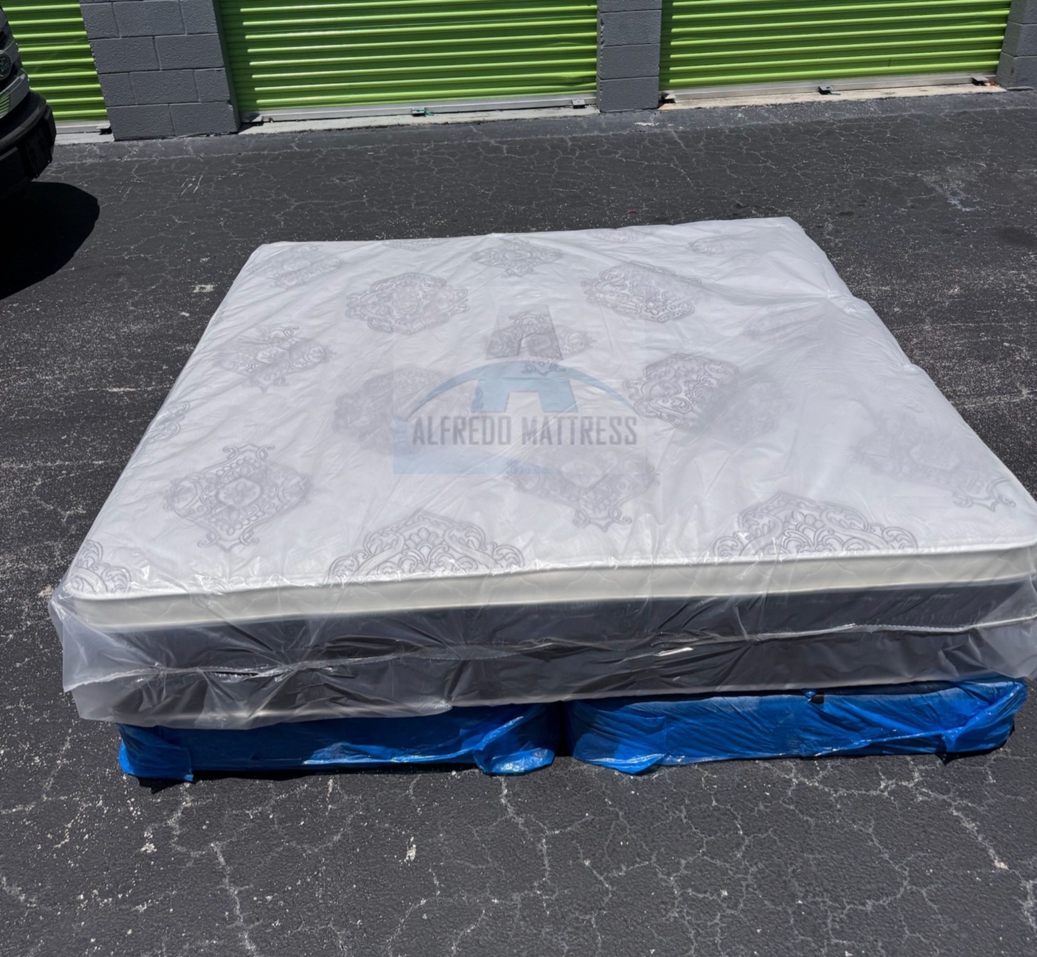 King mattress pillow top and box spring set (2pc - brand new)