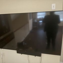 LG 75" Class 4K UHD 2160P webOS Smart TV - 75UQ7070ZUD