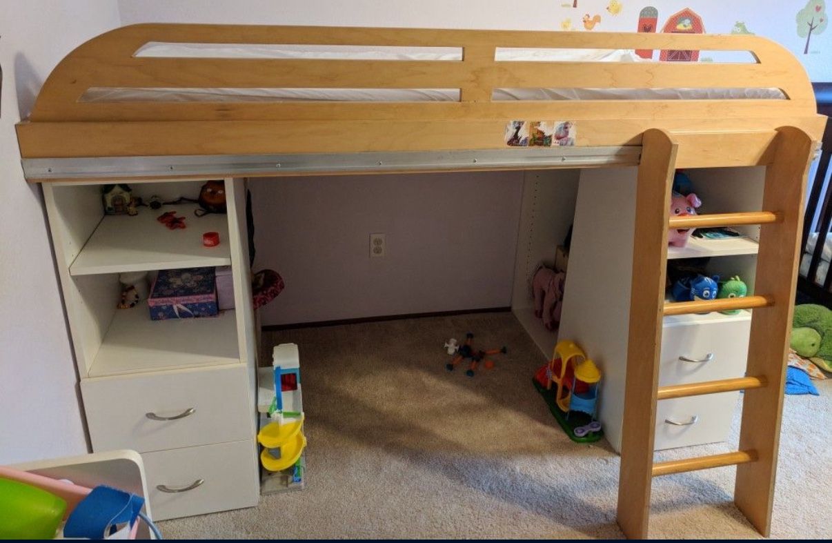 FREE Loft Bed (Twin Size)