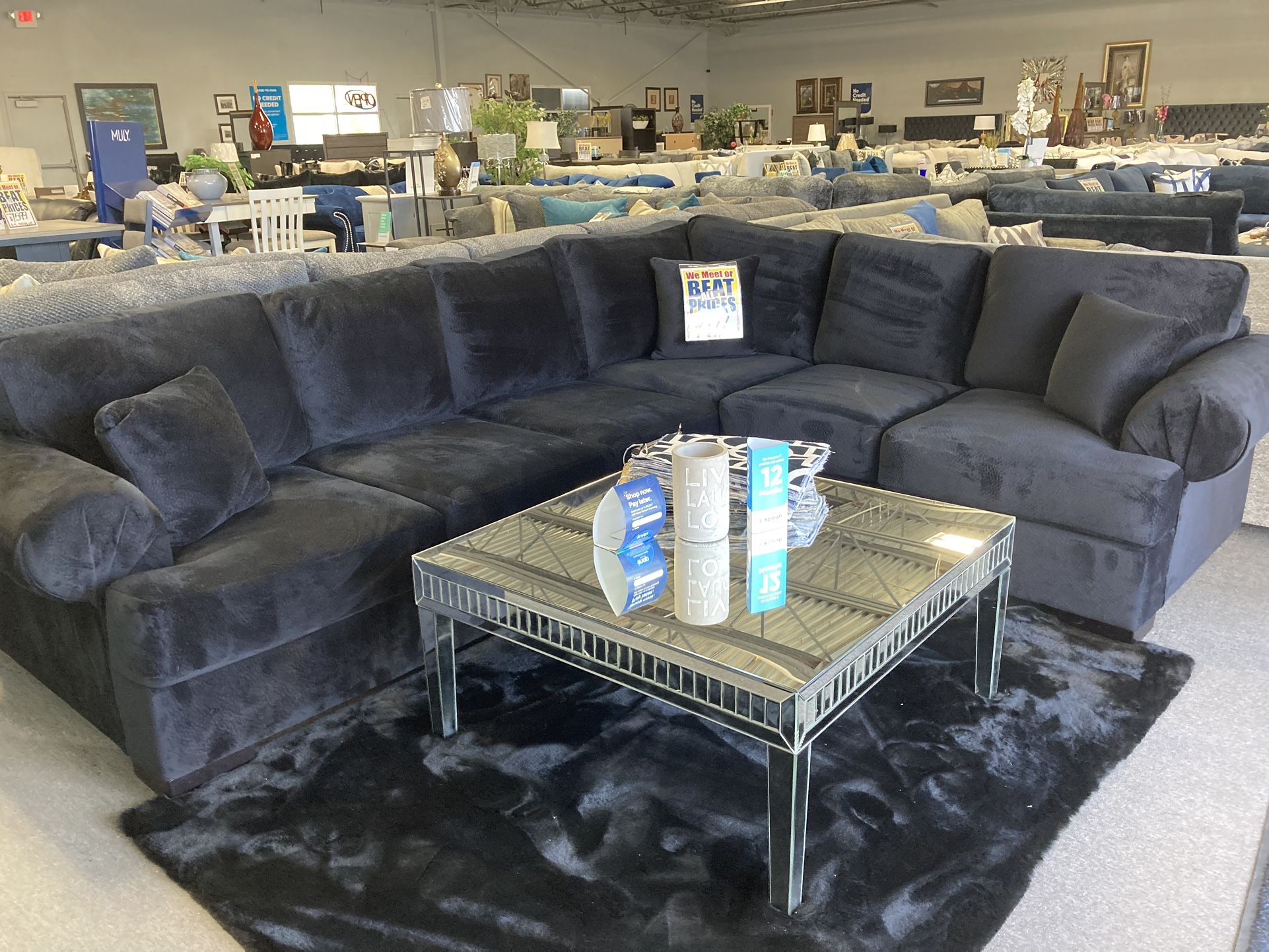 Awesome Black Sectional 🖤👑 $1899