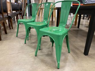 Kelly Green Metal Schoolhouse Style Dining Chairs (Set of 3)