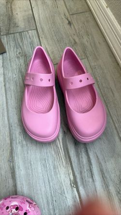 Women’s Size 7, Mary Jane Pink Crocs