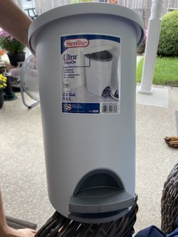 Sterile, Light 2.6 Gallon Step On Trashcan. With Liner. Brand New.