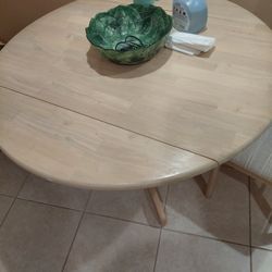 Kitchen Table2 Chairs Filds Down On Both Sides