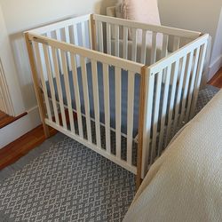 Delta Gio Mini crib