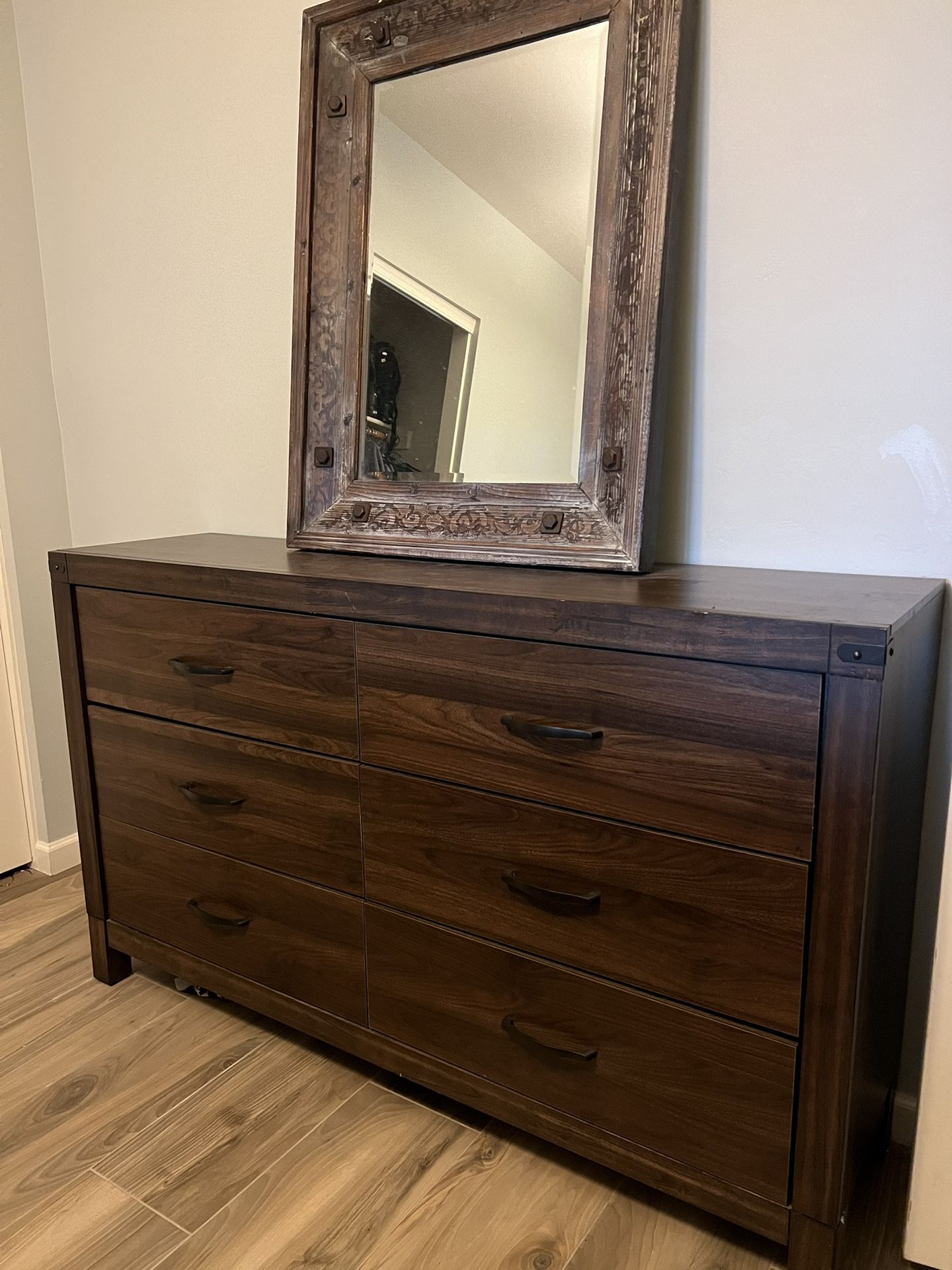 Living spaces Willow Creek II 6 Drawer Dresser