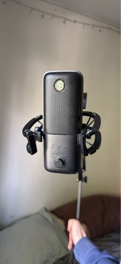 El Gato Wave 3 Streaming Mic (comes with arm
