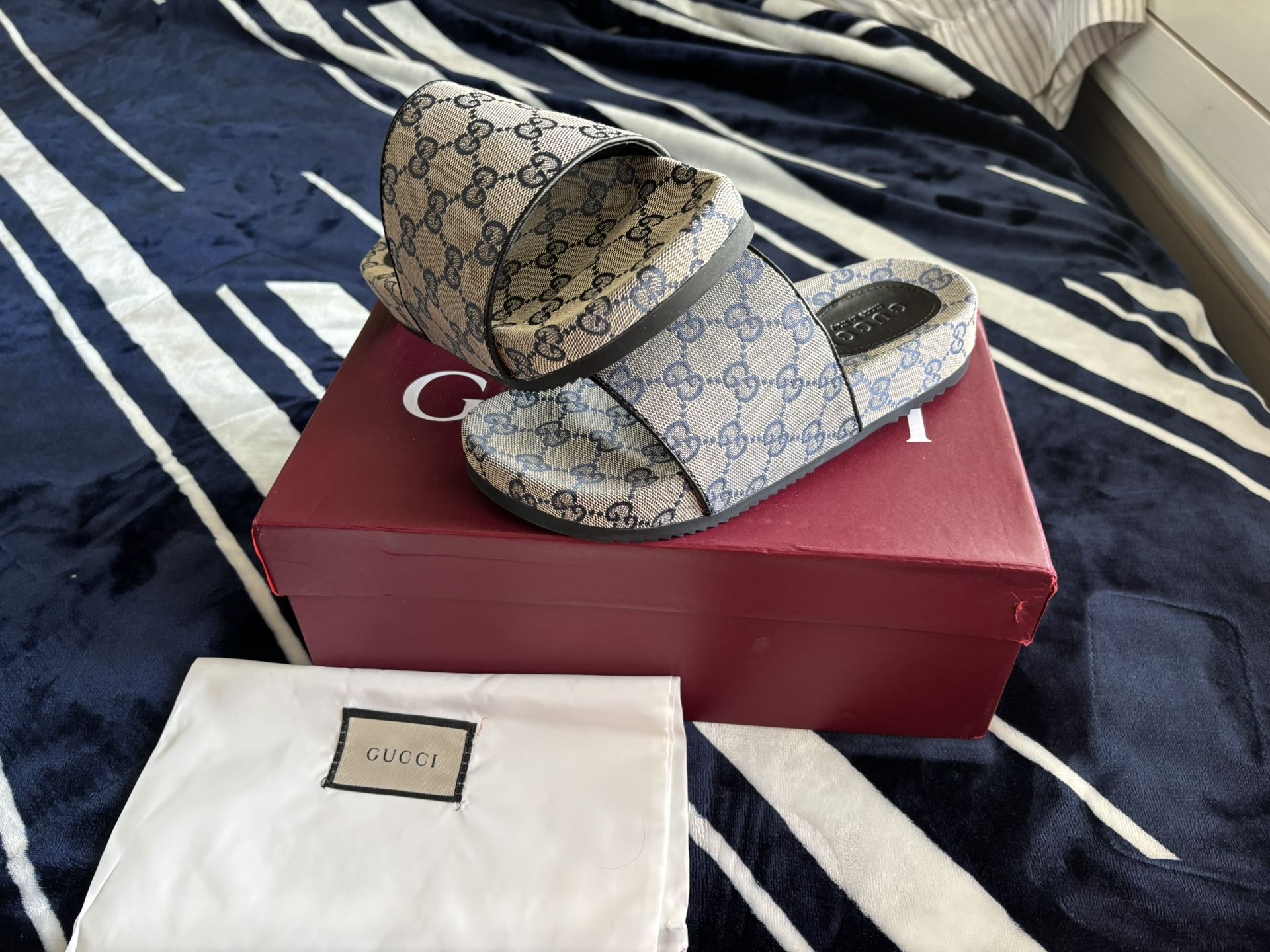 GUCCI SLIDES 