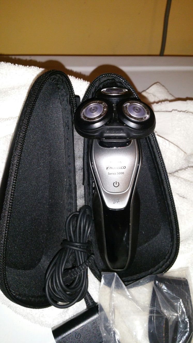 Philips Norelco Wet/Dry Shaver With Turbo