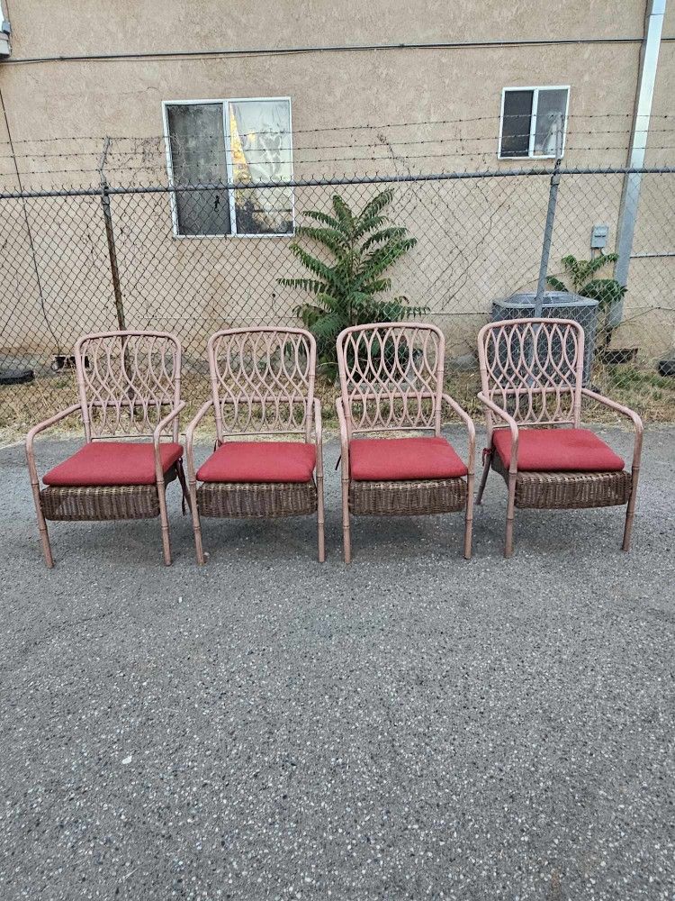 4 Metal Frame with Wicker Seating Area Chairs