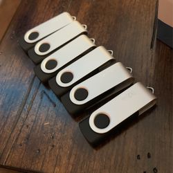 32 GB Flash Drives (6 pack)