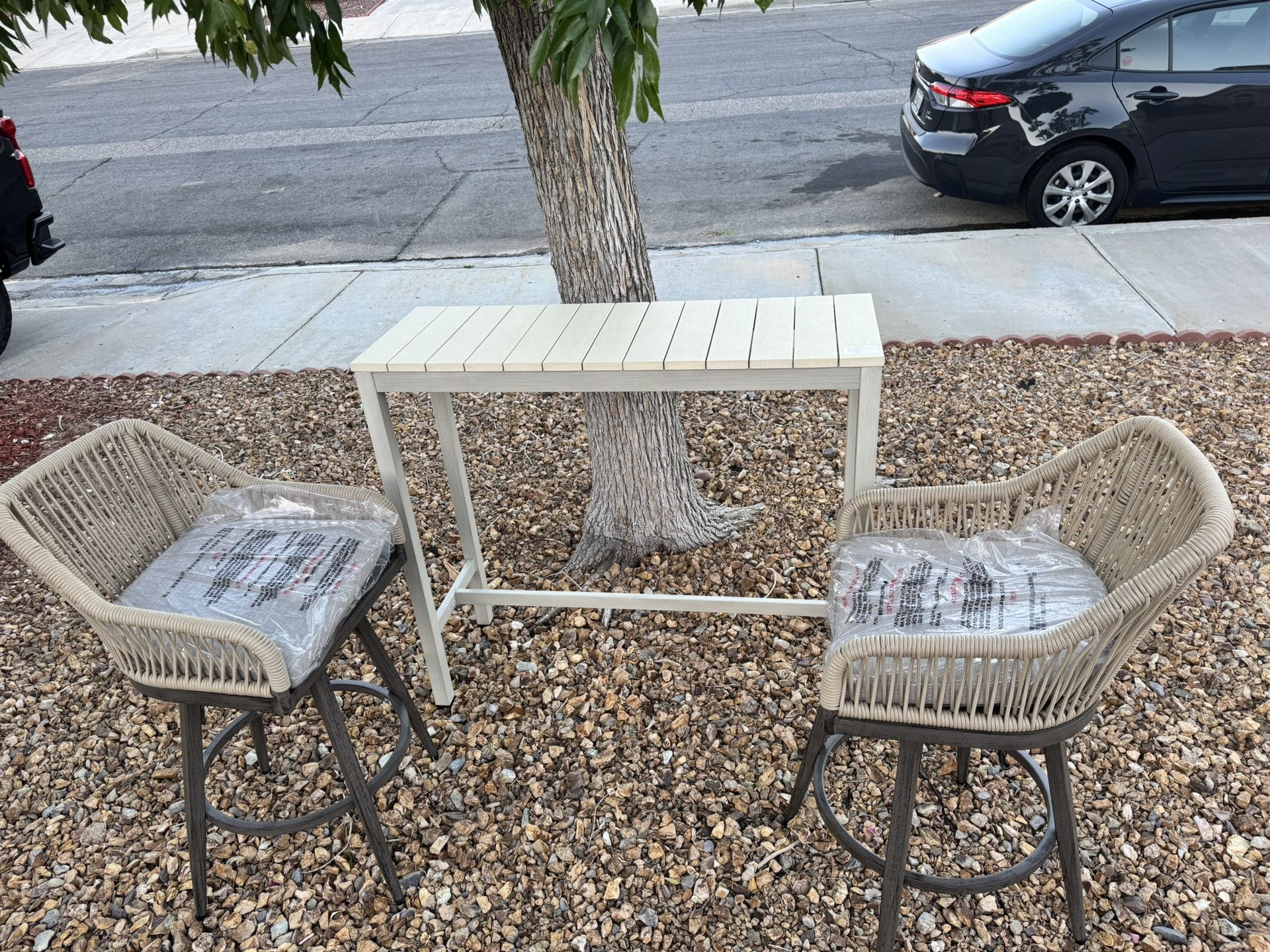Outdoor Bar Table And Stool $120 Set Of 3pc