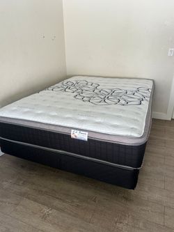 Queen Size Mattress Pillow Top 12"   new mattress in a plastic sealed We offer same day delivery