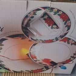 NEW Holiday Fine China  Plate Set-16 Pcs